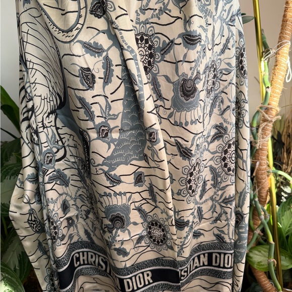 Christian Dior Reversible Floral Wrap Silk Scarf. - Picture 3 of 16